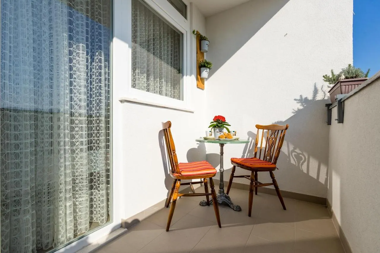 Studio Apartment Romana Split